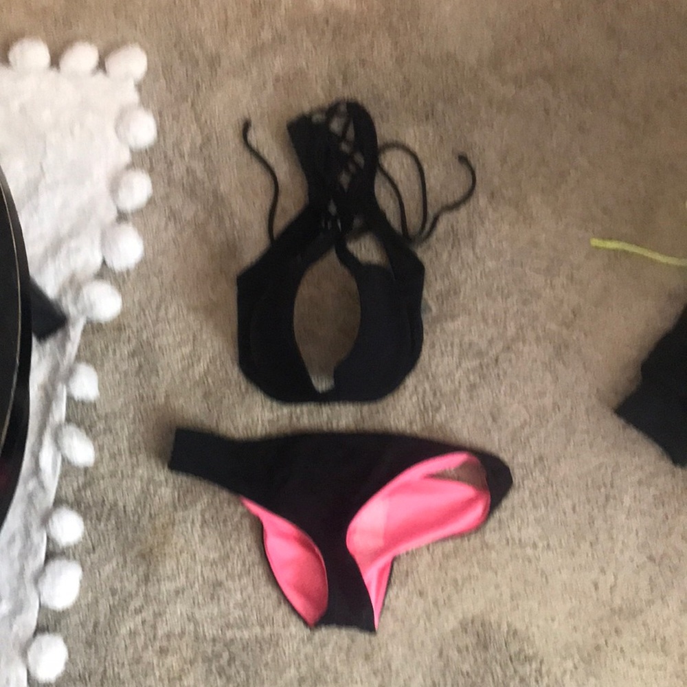 Never been worn vs pink black bathing suit size small